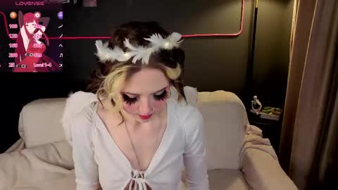 Luna online show from March 22, 2026, 9:40 pm