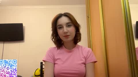 Mia online show from December 15, 2025, 2:10 pm