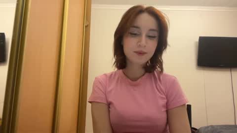 Mia online show from December 22, 2025, 1:08 pm