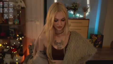 Amelie online show from April 10, 2026, 8:02 pm