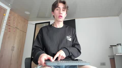 manucute 23  online show from January 2, 2025, 4:35 pm