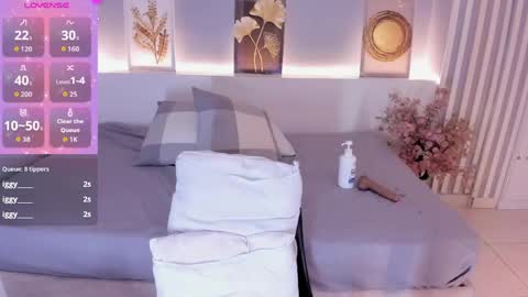 manuela_montes_ online show from May 11, 2026, 4:04 pm