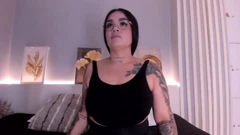 manuela_montes_ online show from June 13, 2026, 12:25 pm