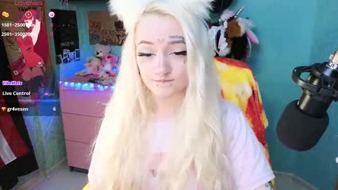 Snapshot of manuela_unicorn chatting on January 9, 2025, 8:22 pm Manuela online show from January 9, 2025, 8:22 pm