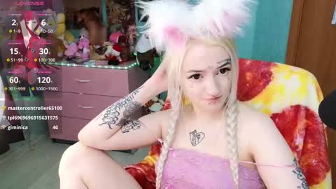 Snapshot of manuela_unicorn chatting on February 4, 2025, 11:27 pm Manuela online show from February 4, 2025, 11:27 pm