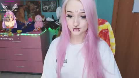 Snapshot of manuela_unicorn chatting on October 7, 2025, 8:17 pm Manuela online show from October 7, 2025, 8:17 pm