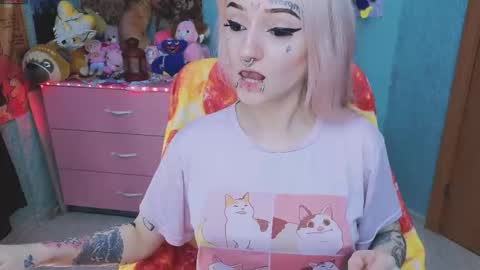 Snapshot of manuela_unicorn chatting on November 3, 2025, 7:26 pm Manuela online show from November 3, 2025, 7:26 pm