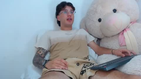 Manuel online show from May 12, 2026, 9:01 pm