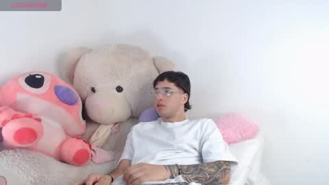 Manuel online show from May 15, 2026, 11:23 pm