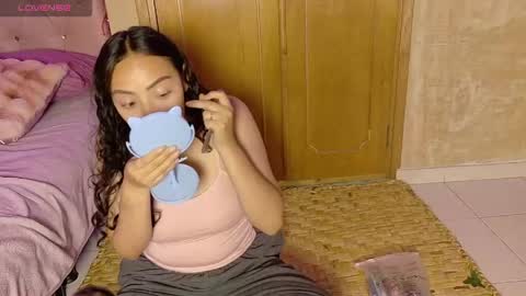 Snapshot of manumeow_ chatting on May 4, 2026, 11:12 pm Manu online show from May 4, 2026, 11:12 pm