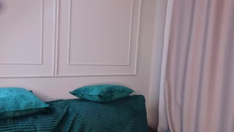 Mary online show from April 16, 2026, 9:39 pm