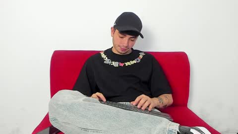 Snapshot of marcos_0212 chatting on December 9, 2024, 9:16 pm Marcos online show from December 9, 2024, 9:16 pm