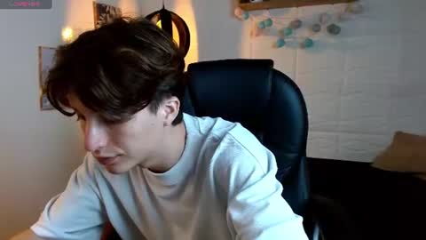 Snapshot of marcoviolet chatting on June 12, 2026, 7:57 pm marcoviolet online show from June 12, 2026, 7:57 pm