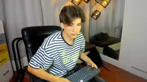 Snapshot of marcoviolet chatting on July 9, 2026, 7:40 pm marcoviolet online show from July 9, 2026, 7:40 pm