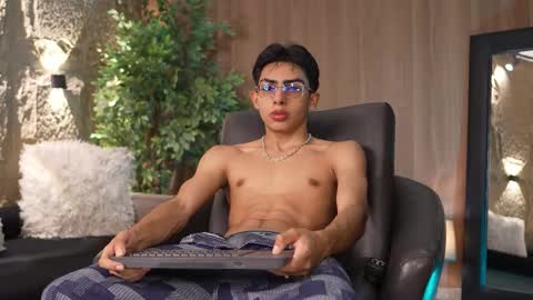 Marco and Ethan online show from December 4, 2025, 7:44 pm