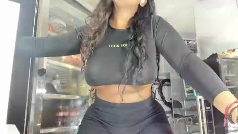 Snapshot of mareiaa chatting on December 18, 2024, 11:56 am Mareia online show from December 18, 2024, 11:56 am