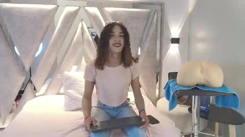 marfilastrom online show from September 16, 2025, 8:21 pm