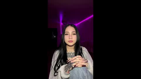 Lauren online show from May 17, 2026, 1:07 pm