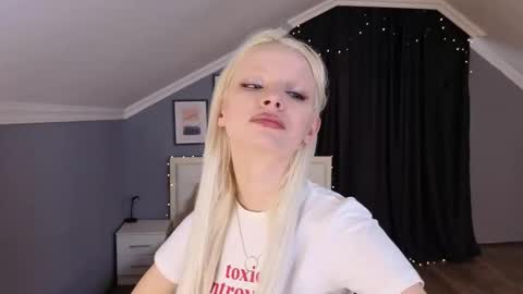 Snapshot of mari_clay chatting on February 21, 2026, 9:10 am Milena online show from February 21, 2026, 9:10 am