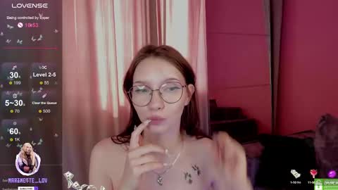 Snapshot of mari_nett chatting on March 10, 2025, 9:32 am mari_nett online show from March 10, 2025, 9:32 am