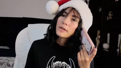 Maria online show from November 9, 2025, 7:34 pm