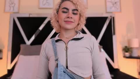 Snapshot of marian_pinzon chatting on September 11, 2025, 2:44 am Marian online show from September 11, 2025, 2:44 am