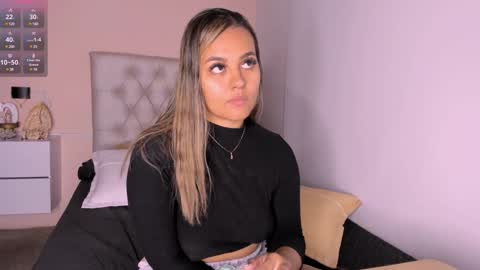 Snapshot of mariana__roe chatting on December 10, 2024, 3:52 am Mariana Roe online show from December 10, 2024, 3:52 am