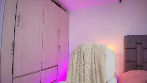 Mariana Gomez online show from February 13, 2025, 6:27 pm