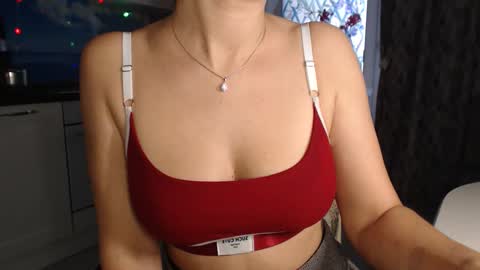 Snapshot of mariana_mur chatting on March 6, 2025, 8:52 am MarianaMur online show from March 6, 2025, 8:52 am