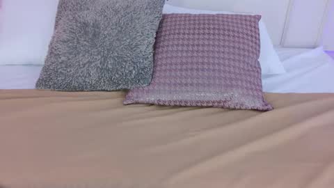 Maria Pettit online show from September 9, 2025, 12:15 pm