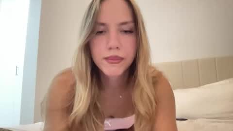 Snapshot of mariareev chatting on September 19, 2025, 10:43 pm mariareev online show from September 19, 2025, 10:43 pm