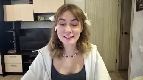 Elianor online show from April 8, 2026, 8:36 am