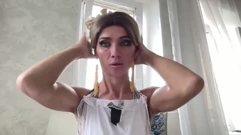 Mari online show from October 15, 2025, 9:53 am