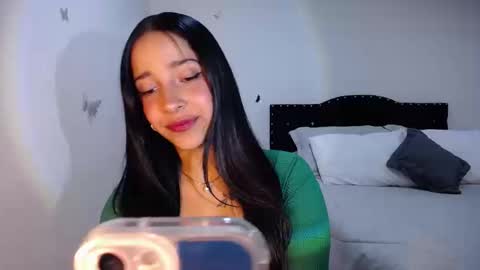 Nicolle online show from September 24, 2025, 4:05 am