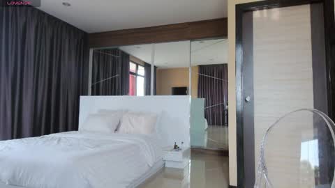 Marie online show from April 14, 2026, 2:28 am