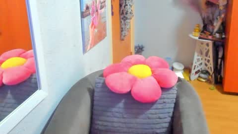 Snapshot of marie_marie03 chatting on February 14, 2025, 8:10 am Marie   online show from February 14, 2025, 8:10 am