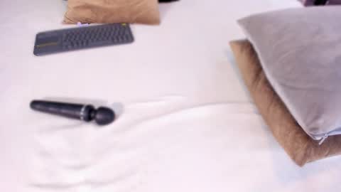 M A R I E online show from February 27, 2025, 5:58 pm