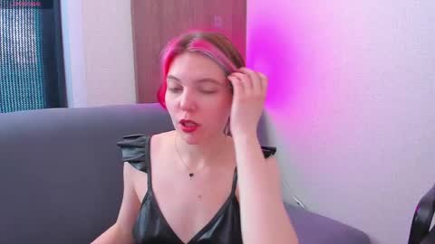 Snapshot of marie_reyess chatting on April 3, 2026, 5:27 am Marie 3 online show from April 3, 2026, 5:27 am