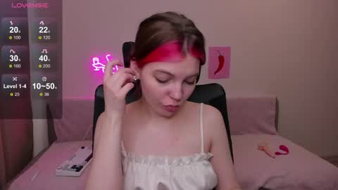 Snapshot of marie_reyess chatting on May 10, 2026, 5:12 am Marie 3 online show from May 10, 2026, 5:12 am