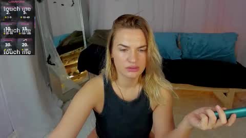 Mariel online show from November 12, 2025, 1:17 am