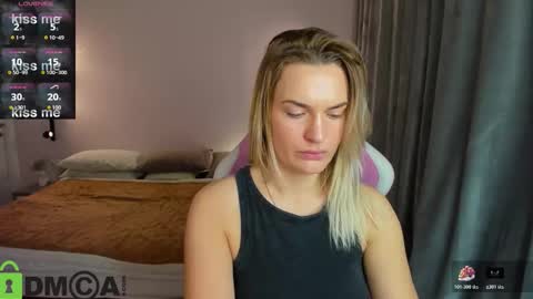 Mariel online show from November 17, 2025, 1:33 am