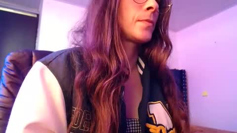 Snapshot of mariel_sins21 chatting on February 17, 2025, 7:10 pm Mariie online show from February 17, 2025, 7:10 pm