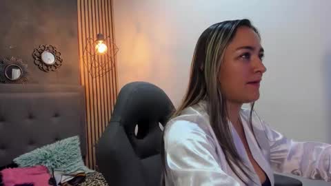 mariiajose_cruz online show from February 11, 2026, 12:10 pm