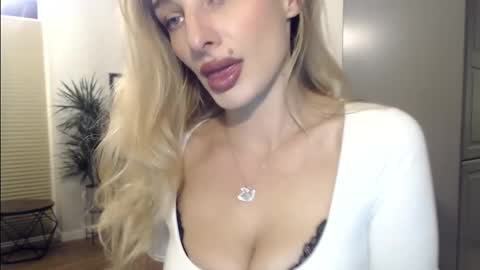 Snapshot of marilyndevilish chatting on December 3, 2024, 9:23 pm MarilynDevilish online show from December 3, 2024, 9:23 pm