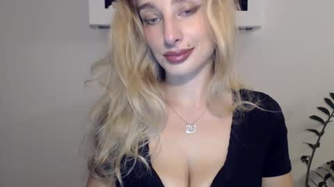 Snapshot of marilyndevilish chatting on December 9, 2024, 9:26 pm MarilynDevilish online show from December 9, 2024, 9:26 pm