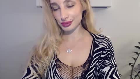 Snapshot of marilyndevilish chatting on December 17, 2024, 9:38 pm MarilynDevilish online show from December 17, 2024, 9:38 pm