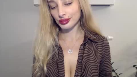 Snapshot of marilyndevilish chatting on December 19, 2024, 6:45 pm MarilynDevilish online show from December 19, 2024, 6:45 pm