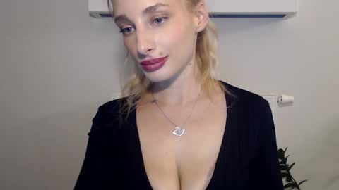 Snapshot of marilyndevilish chatting on January 15, 2025, 7:12 pm MarilynDevilish online show from January 15, 2025, 7:12 pm