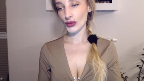 Snapshot of marilyndevilish chatting on January 16, 2025, 3:56 pm MarilynDevilish online show from January 16, 2025, 3:56 pm