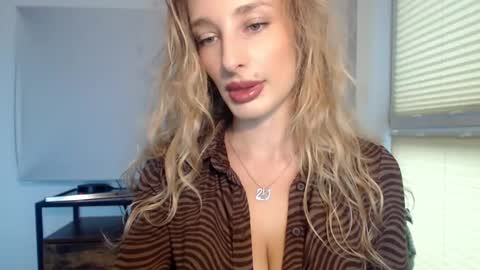 Snapshot of marilyndevilish chatting on January 18, 2025, 8:31 am MarilynDevilish online show from January 18, 2025, 8:31 am